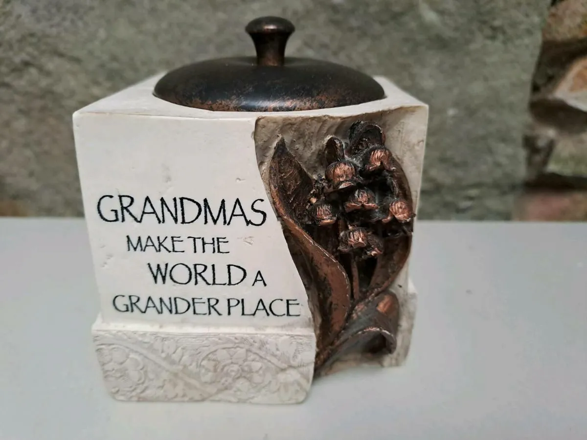 Grandmas stone candle - Image 1
