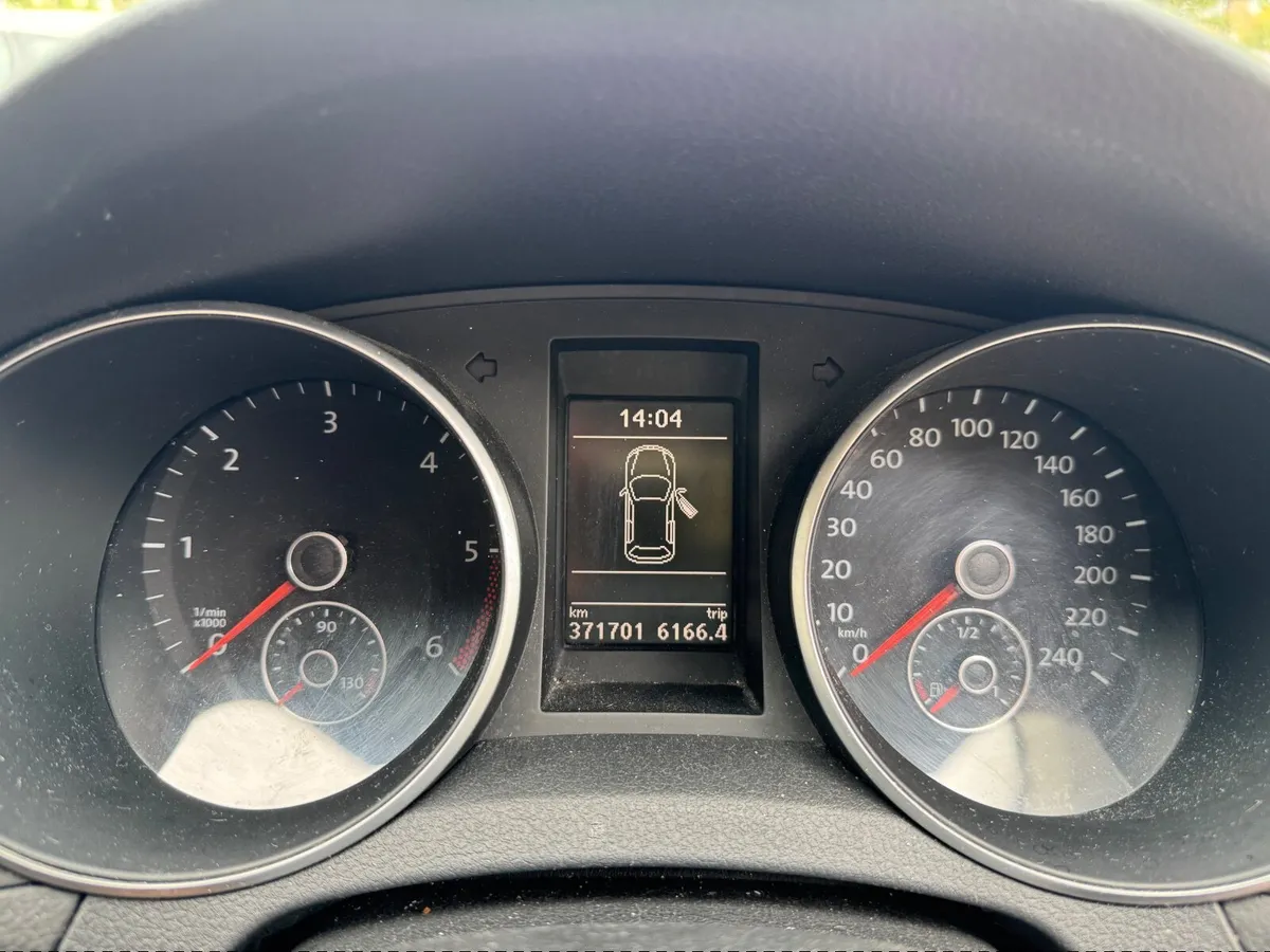 Volkswagen Golf 2011 - Image 2