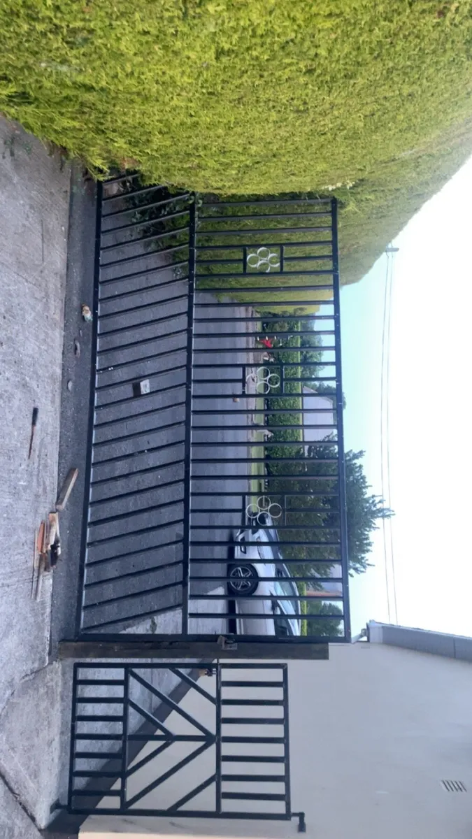 Custom gate fabrication - Image 2