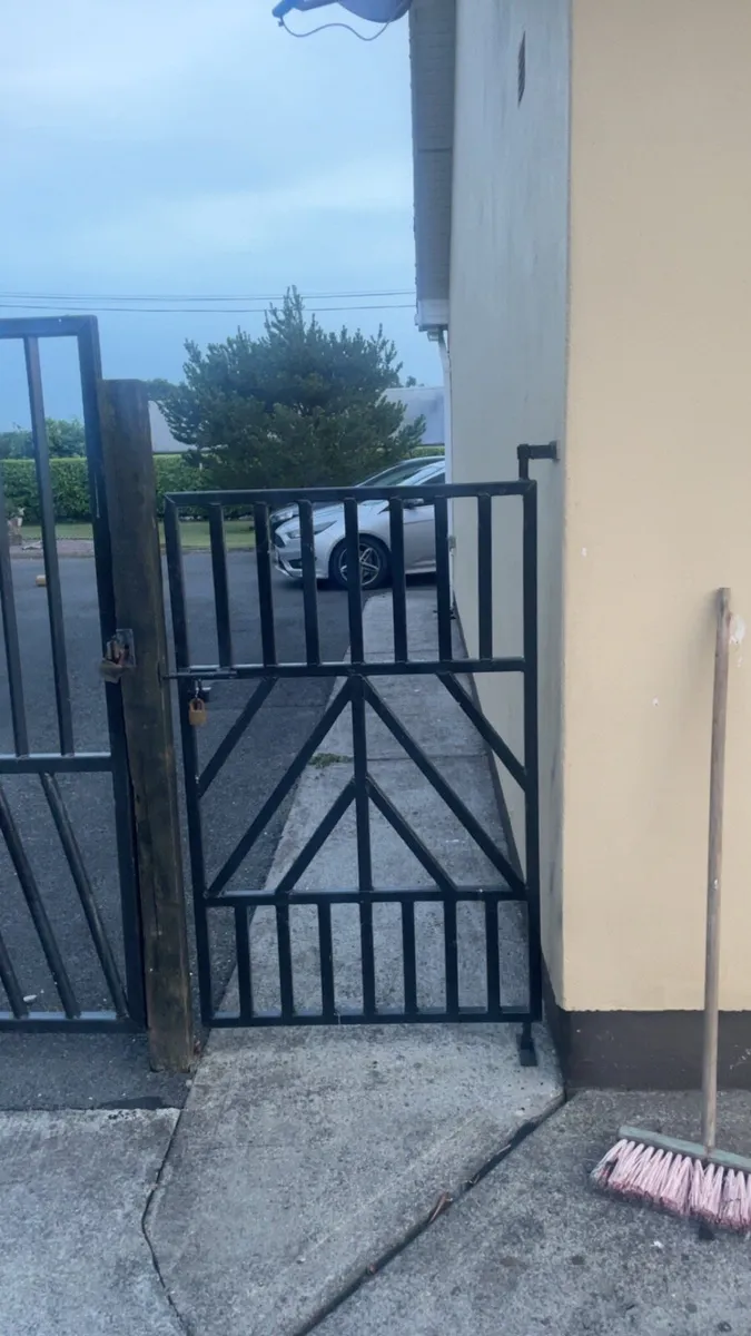 Custom gate fabrication - Image 3