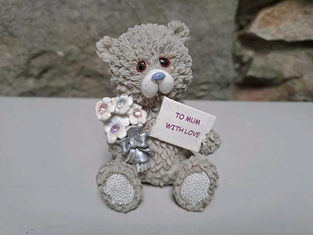 Free To Mum Teddy figurine - Image 1