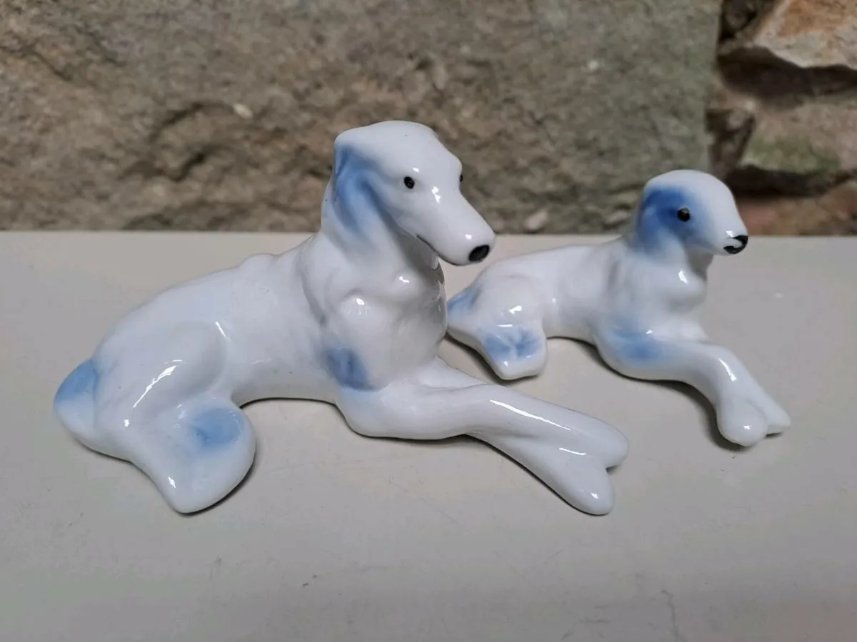Porcelain dog figurines - Image 1