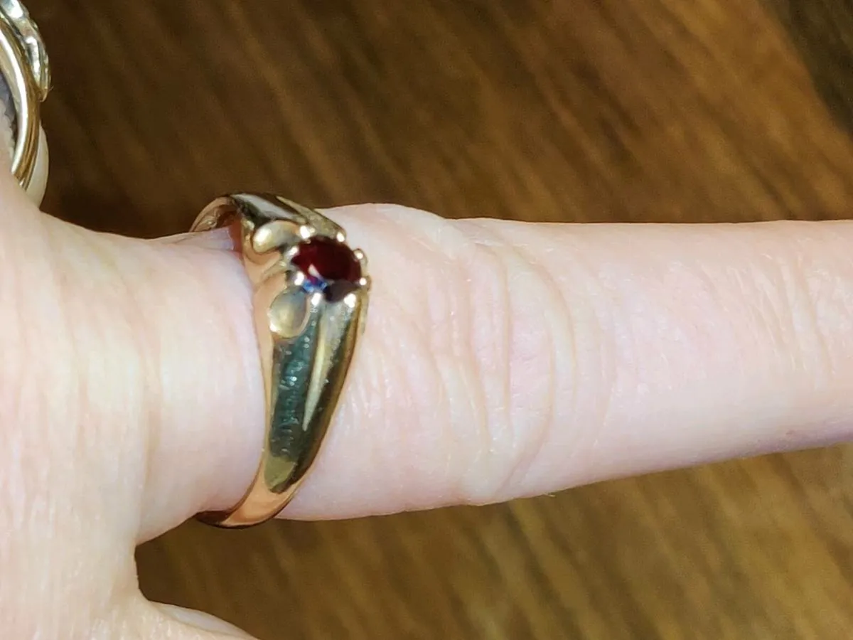 CHUNKY RED GARNET, 9CT Gold Vintage Unisex Ring ! - Image 2