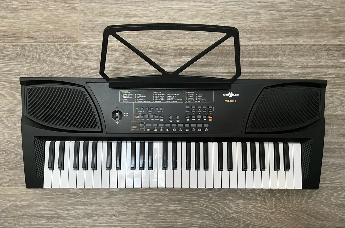 AS NEW Gear4Music Piano Keyboard - Image 1