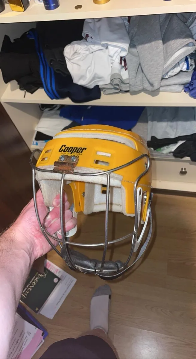 Wanted oldstyle yellow cooper helmet