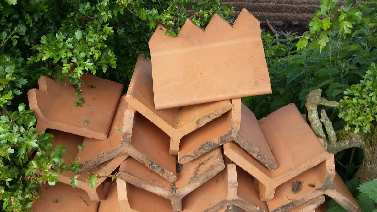 Bangor slates chimney pots floor ridge roof tiles - Image 4