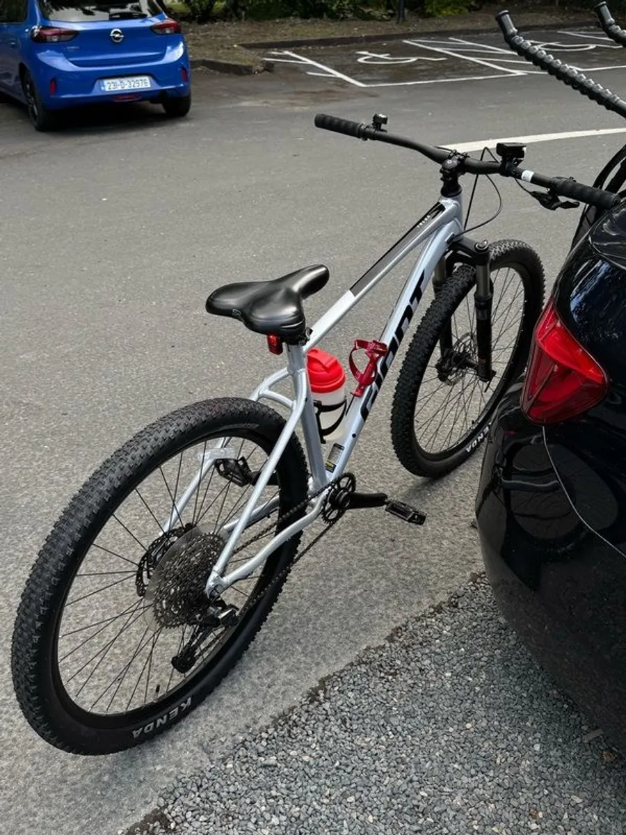 Giant Talon 0 Variant 2024 model Top of the line bike - Image 1