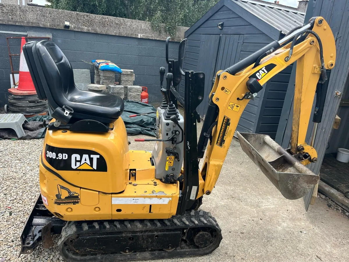 Cat 300.9D micro digger - Image 2