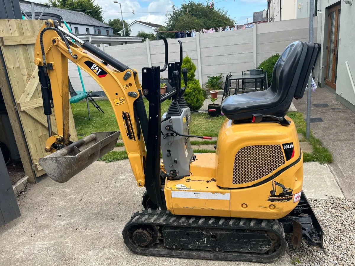Cat 300.9D micro digger - Image 3