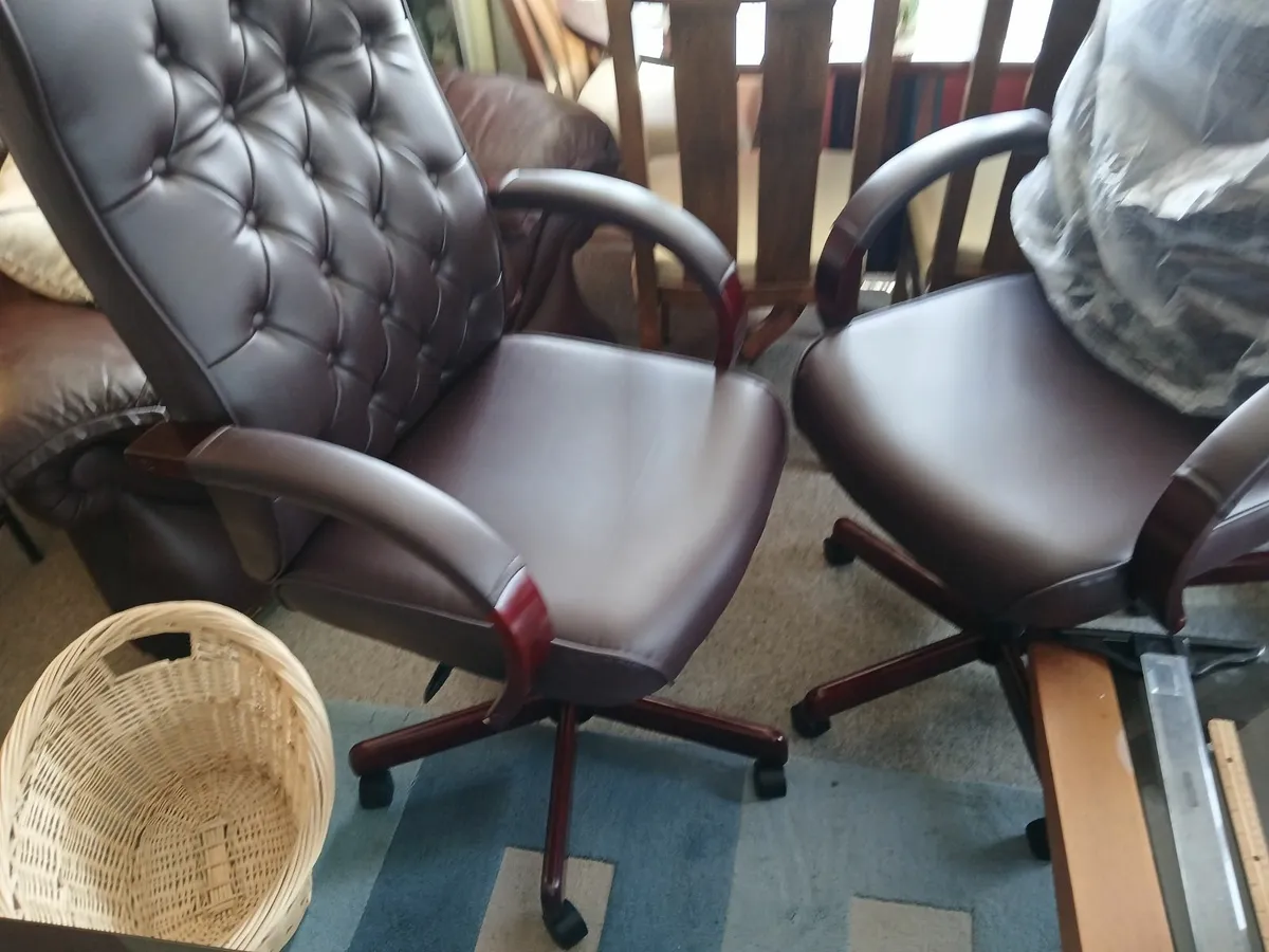 Office chair new....chesterfeild dynamic tradition - Image 2