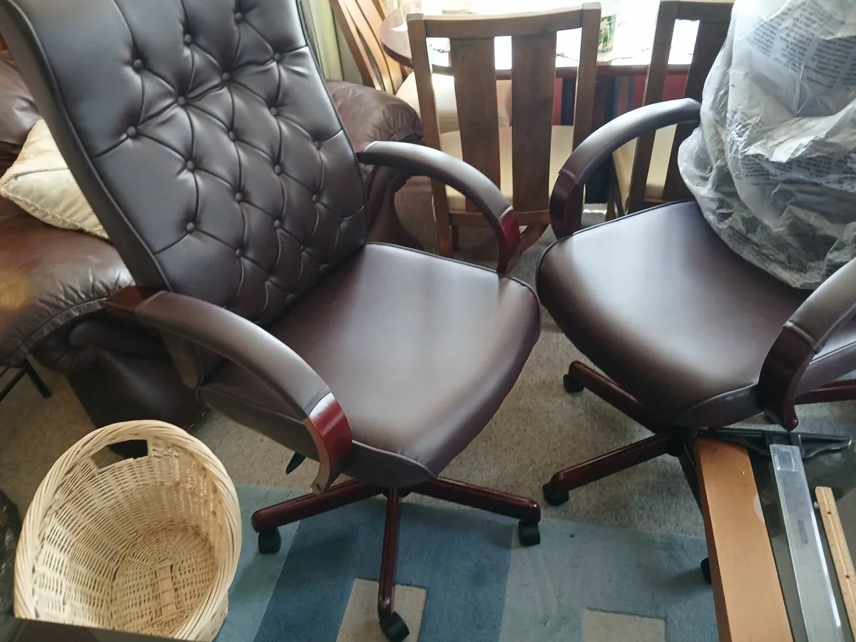 Office chair new....chesterfeild dynamic tradition - Image 3