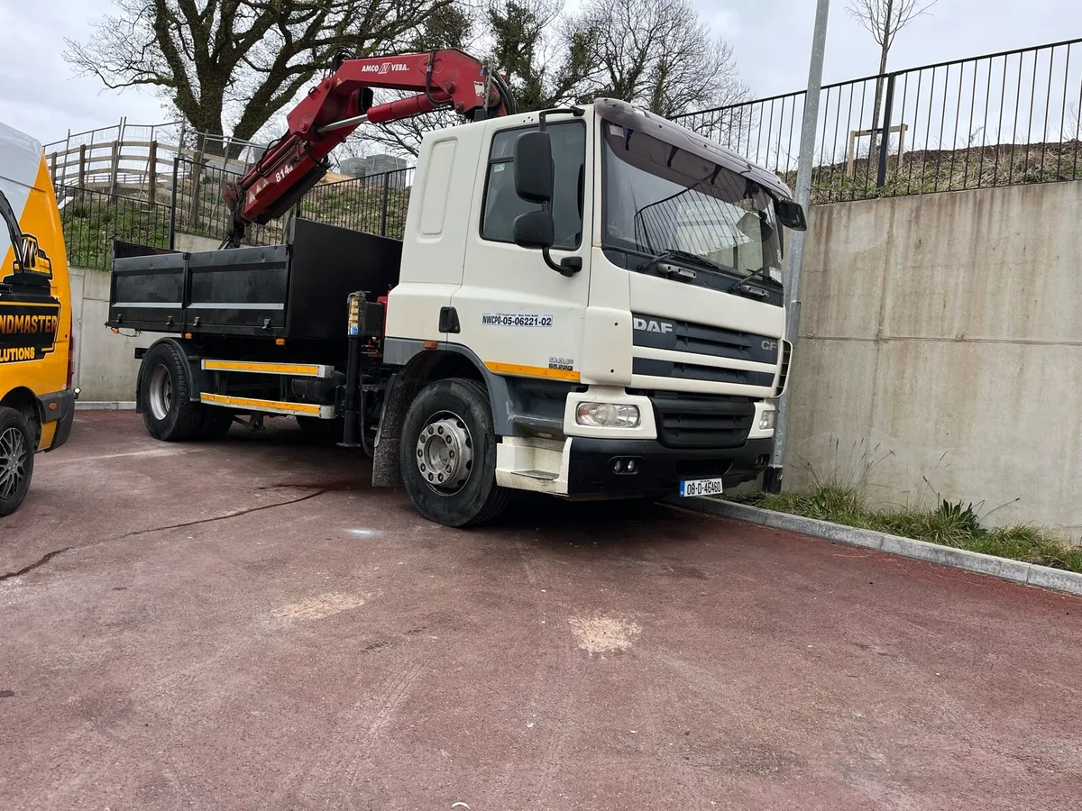 Daf 65 Grab/ tipper  truck - Image 4