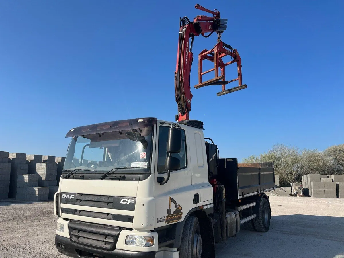 Daf 65 Grab/ tipper  truck - Image 2
