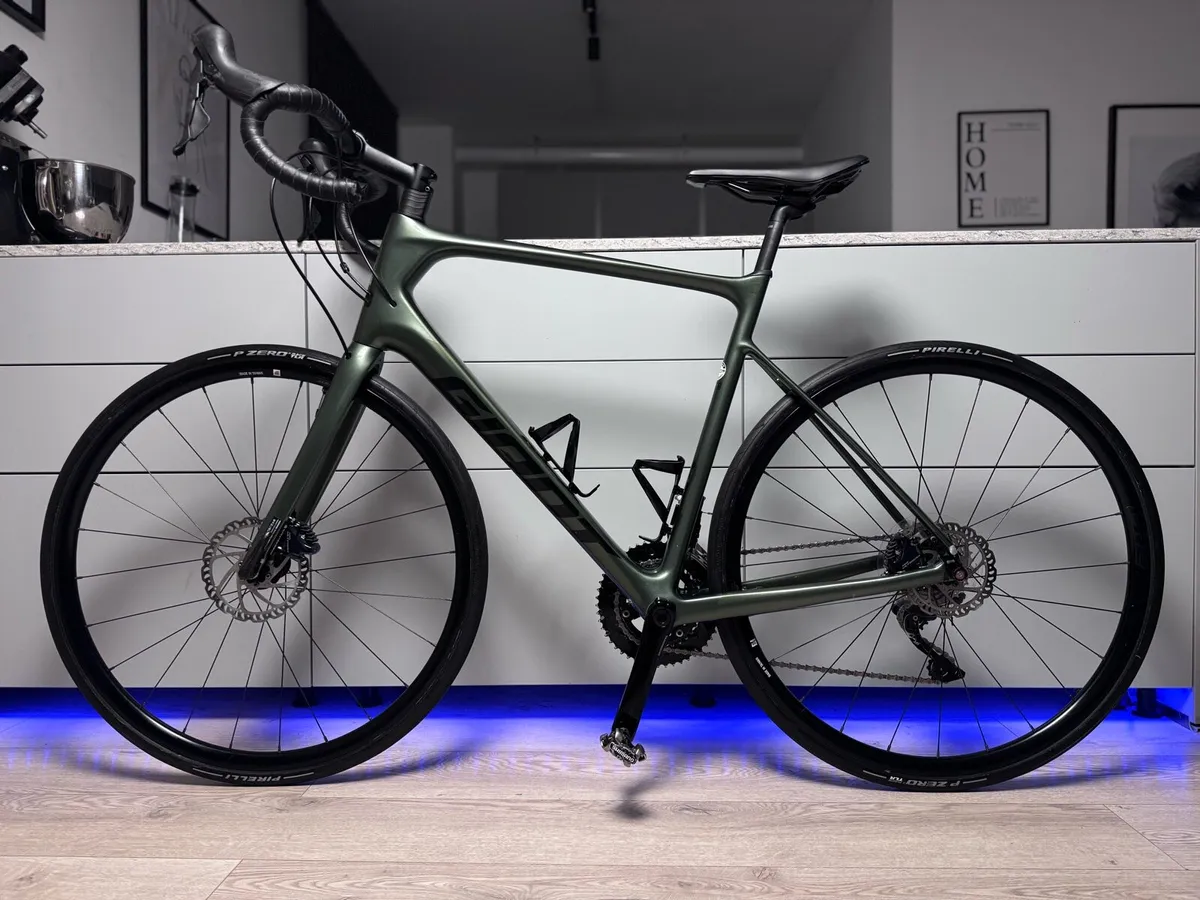 GIANT Defy Advanced 1 Full Carbon Road Bike - Image 2