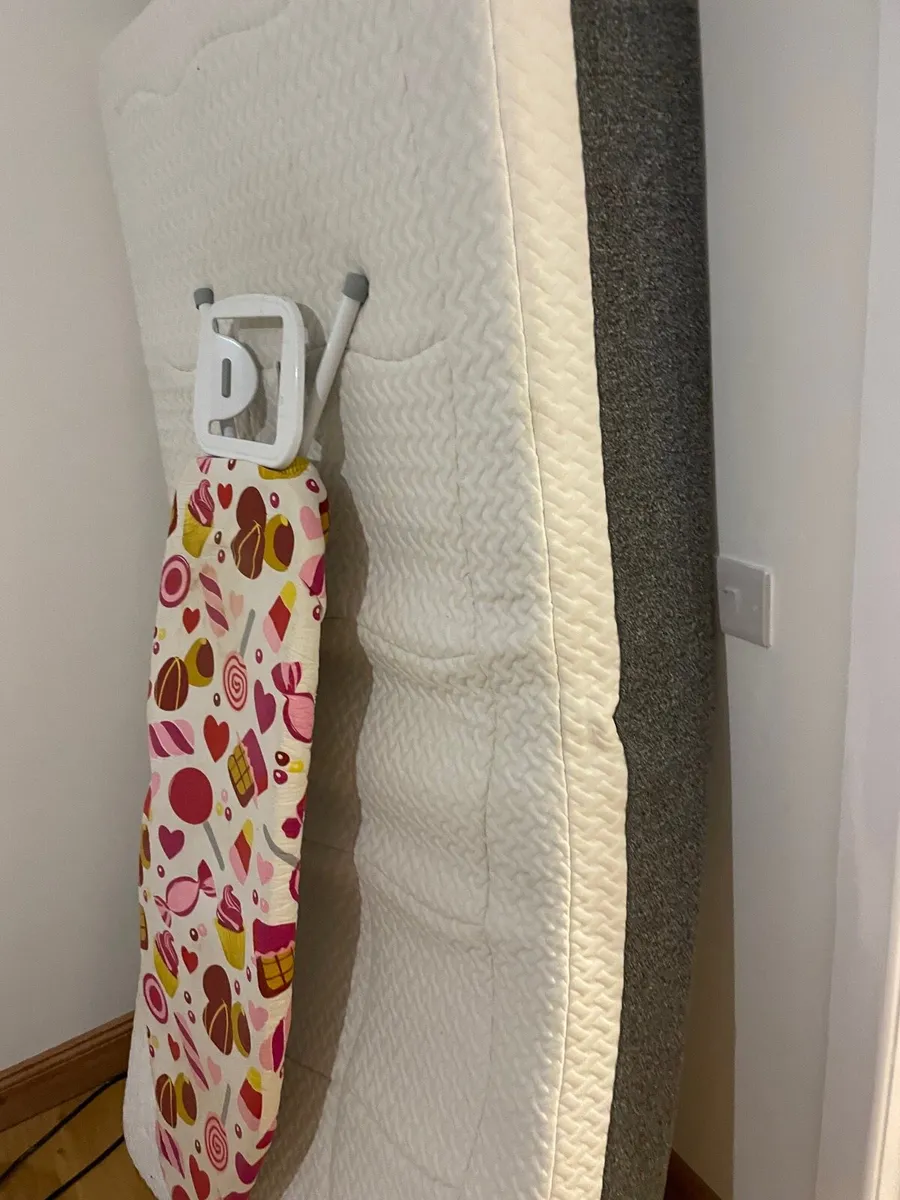 Single mattress and iron board - Image 3