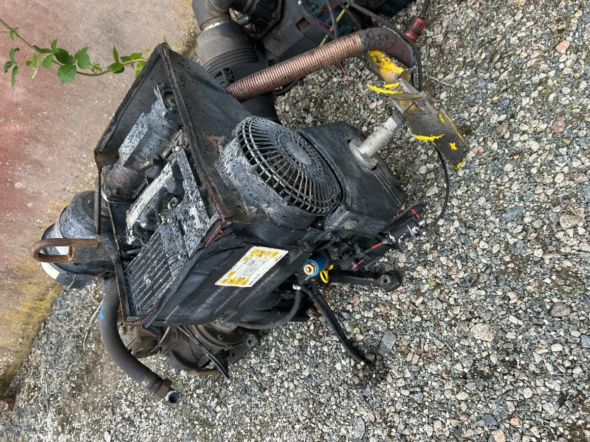 DEUTZ F2L1011F ENGINE 2 Cylinder Diesel Engine - Image 1