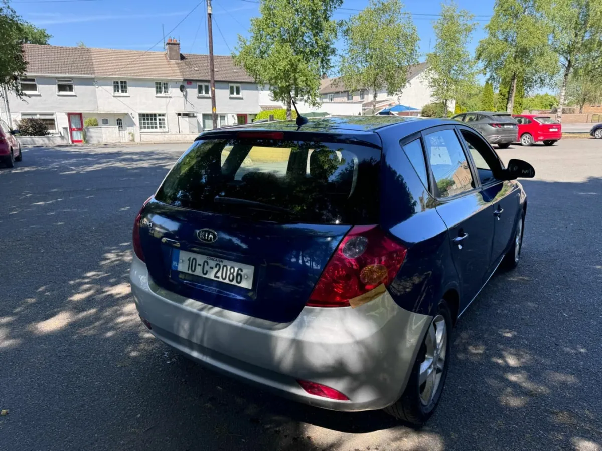 Kia Ceed 2010 - Image 2