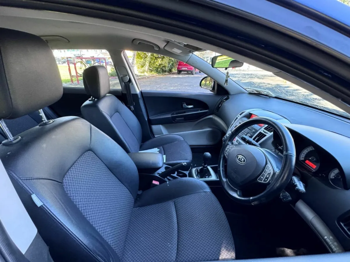 Kia Ceed 2010 - Image 4