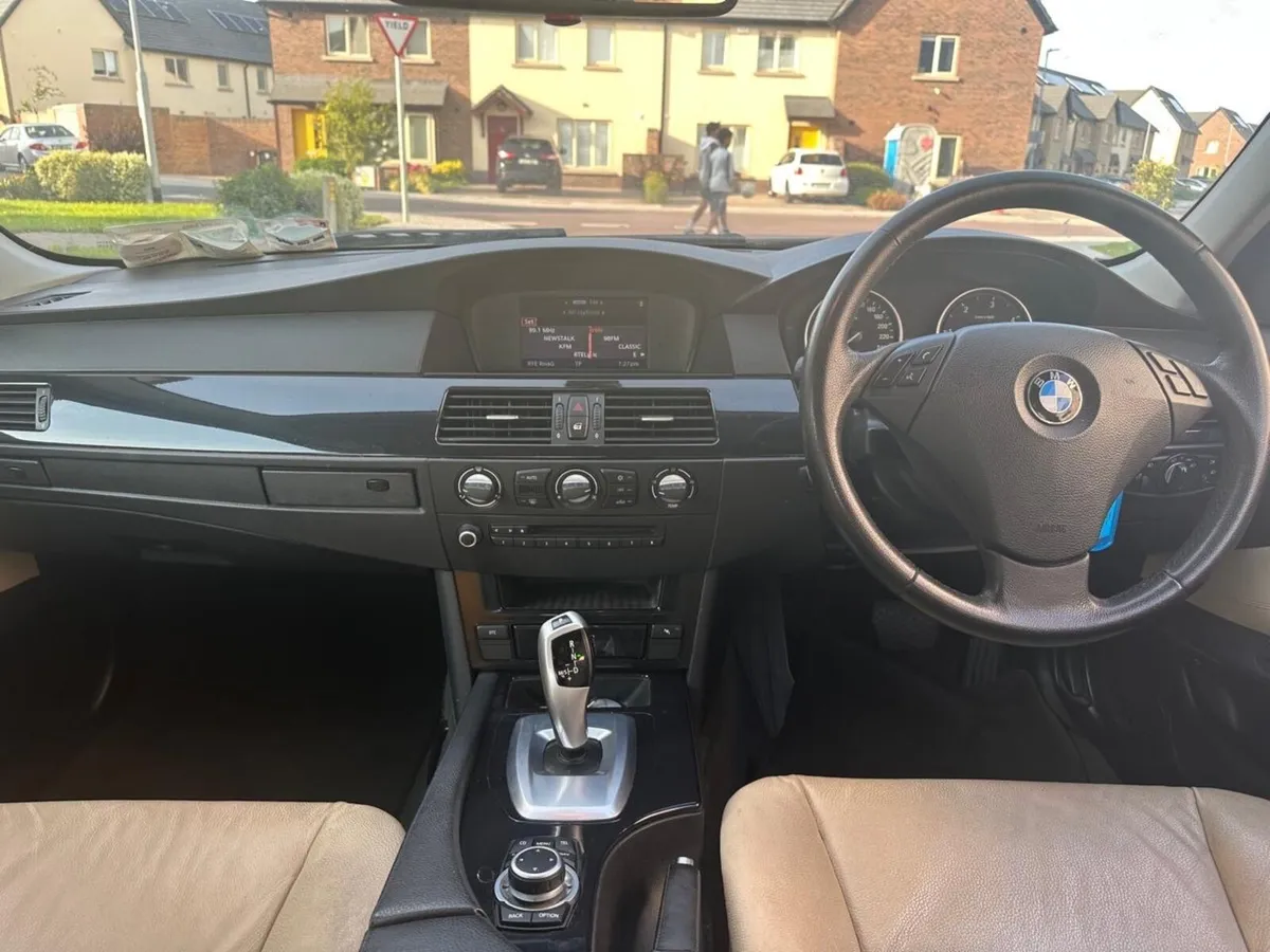 BMW 5-Series 2010 - Image 1