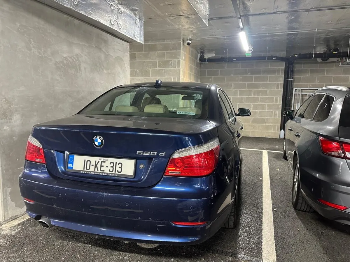 BMW 5-Series 2010 - Image 3