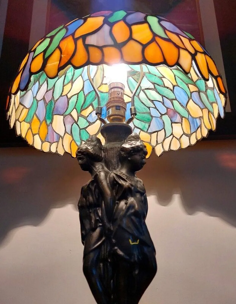 Tiffany Style Table Lamp - Image 1