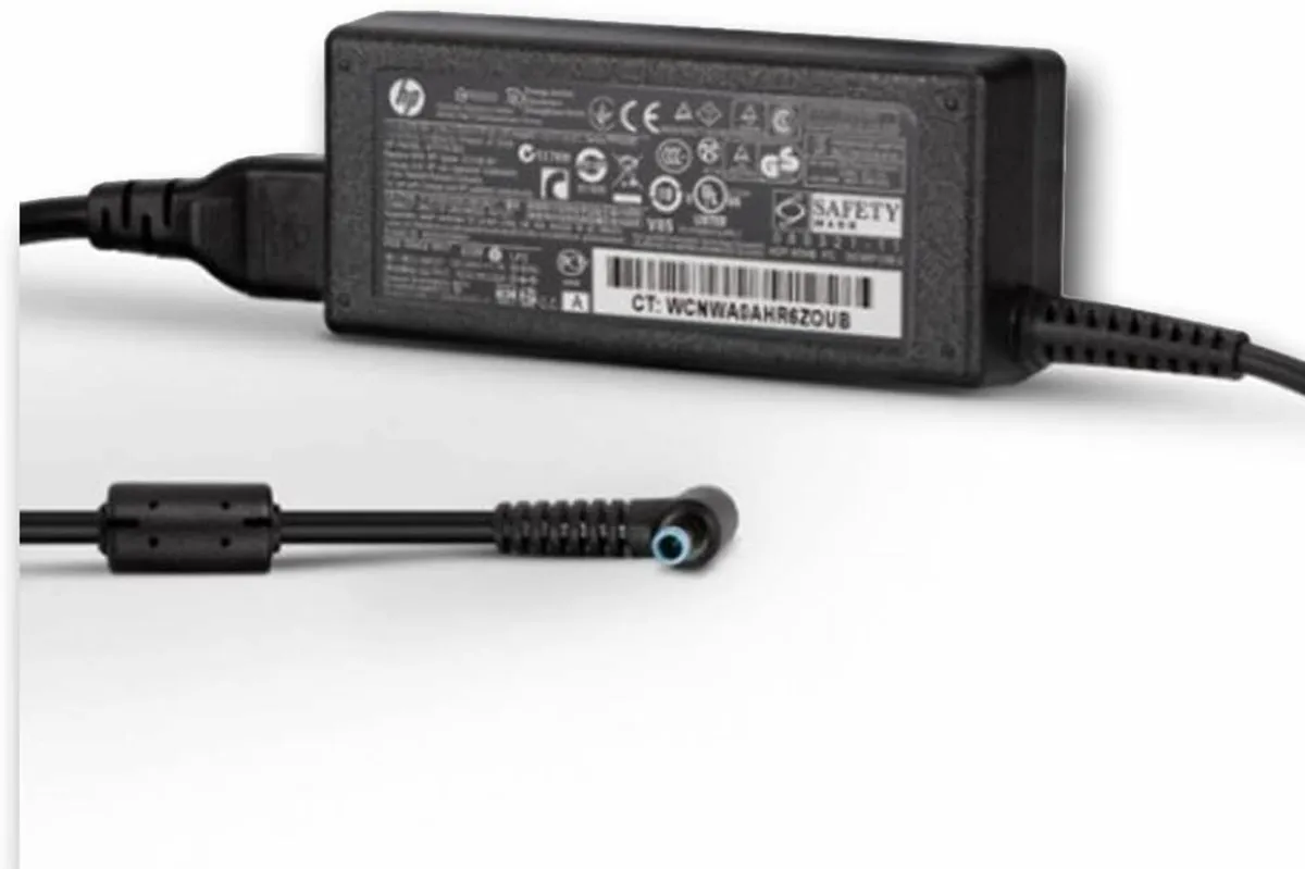 NEW HP 65W Smart AC Power Adapters with converters - Image 1