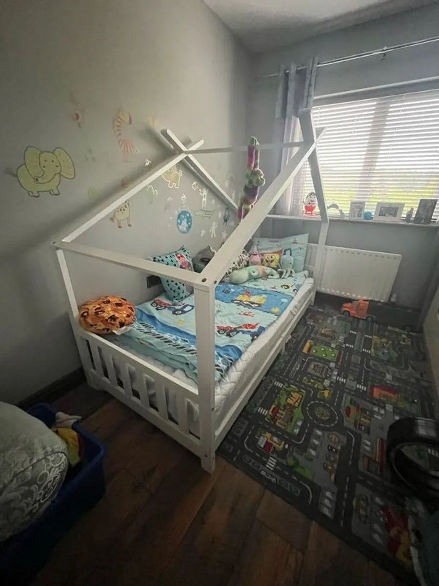 Bed - Image 1