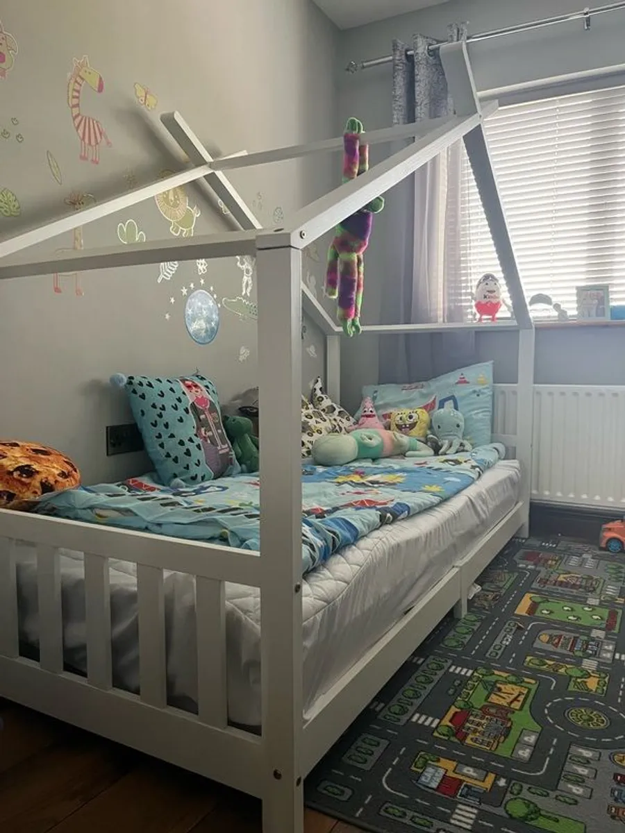 Bed - Image 2