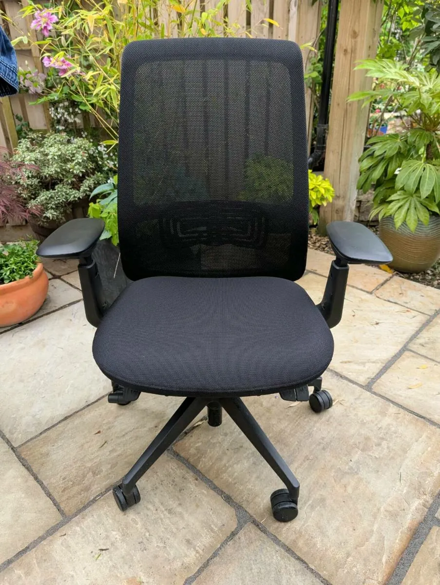Ergonomic office chair - Image 4