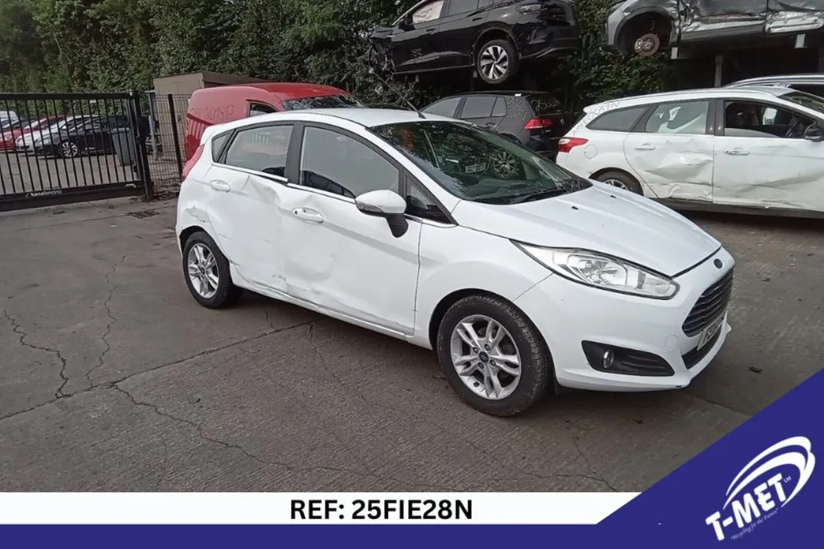 2015 FORD FIESTA BREAKING FOR PARTS - Image 1