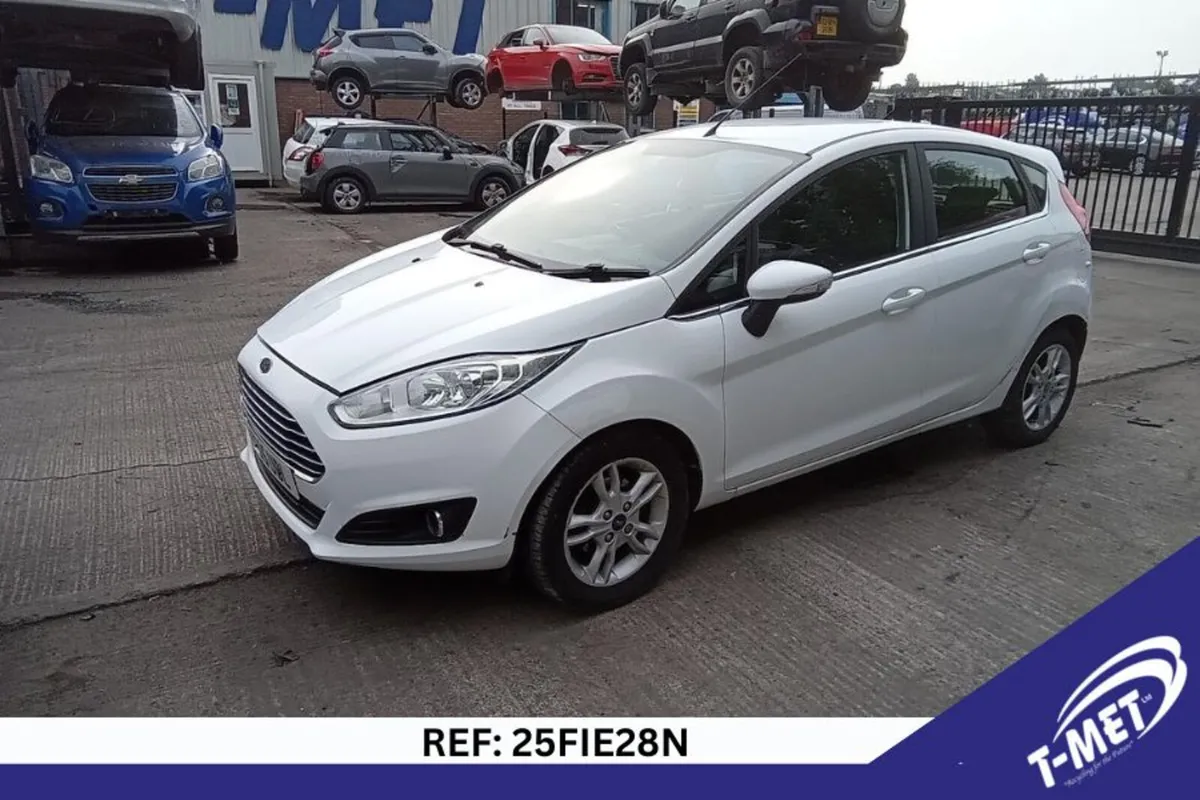 2015 FORD FIESTA BREAKING FOR PARTS - Image 3