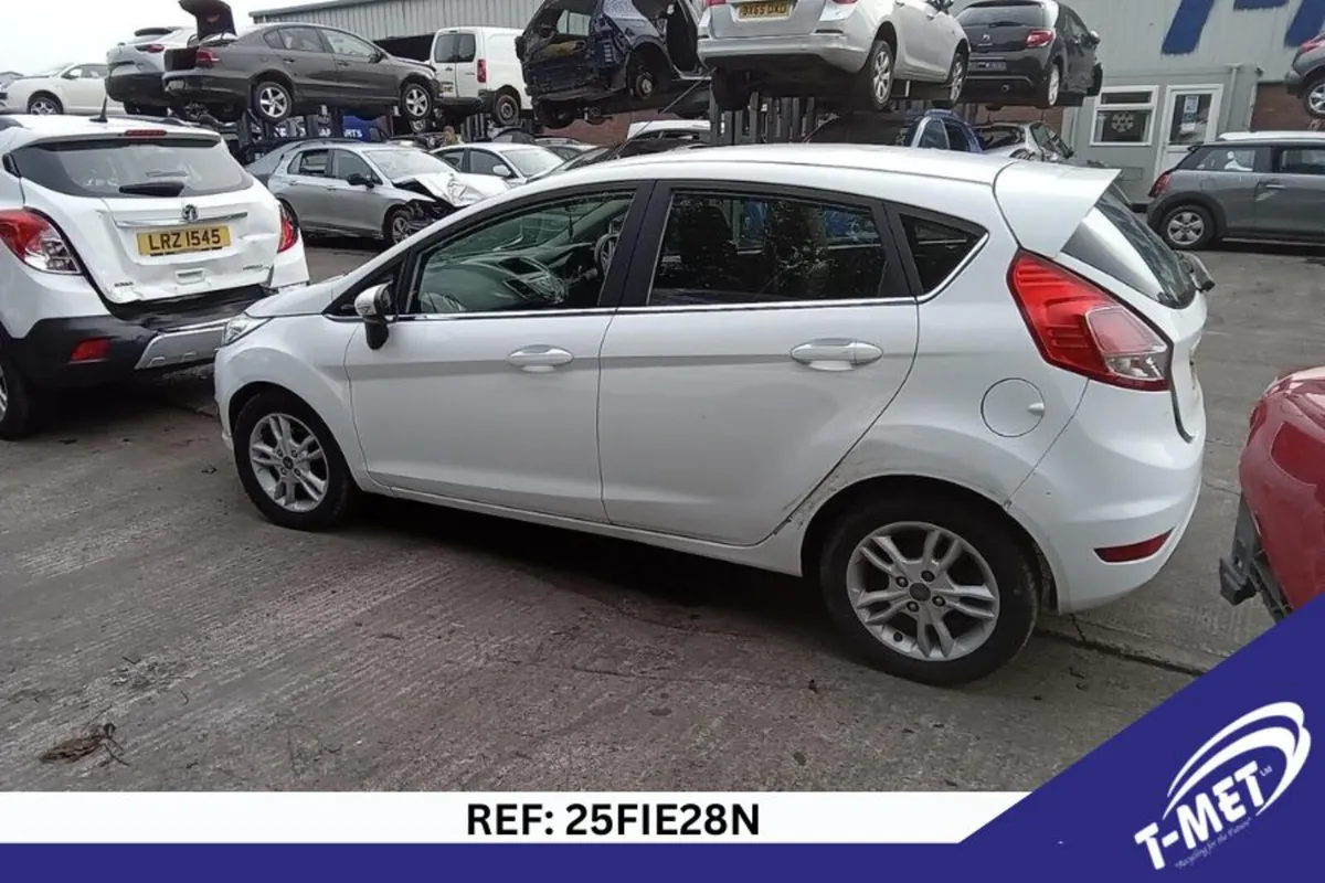 2015 FORD FIESTA BREAKING FOR PARTS - Image 4