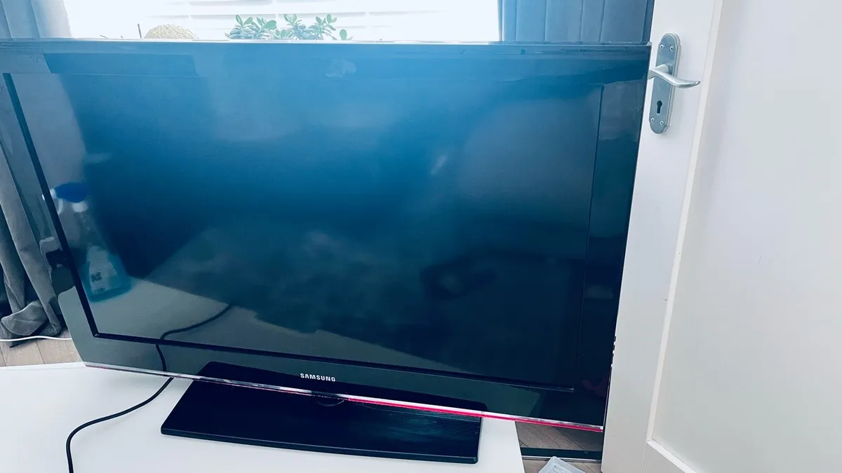 Samsung Tv 40 inch hdm, usb - Image 1
