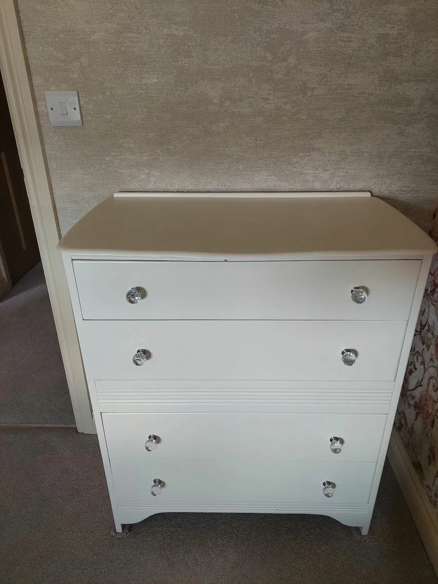 Chest of drawers - Image 1