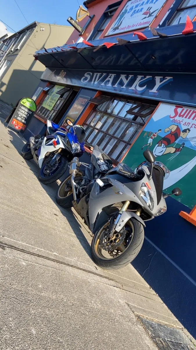 Yamaha R1 - Image 4