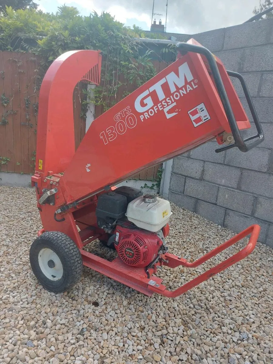 Professional Wood Chipper - Image 1