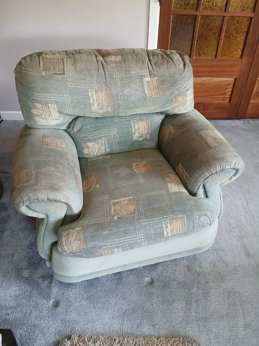 Suite of furniture - Image 2