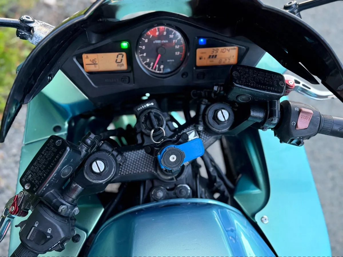 Honda vfr 800 2005  🌟 - Image 3