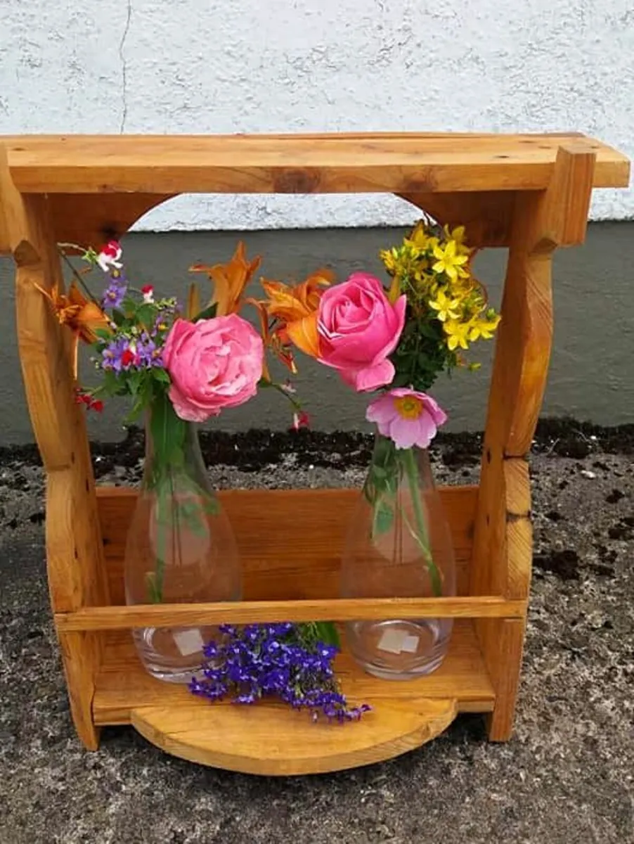 Rustic fresh water flowers holder with vases - Image 4