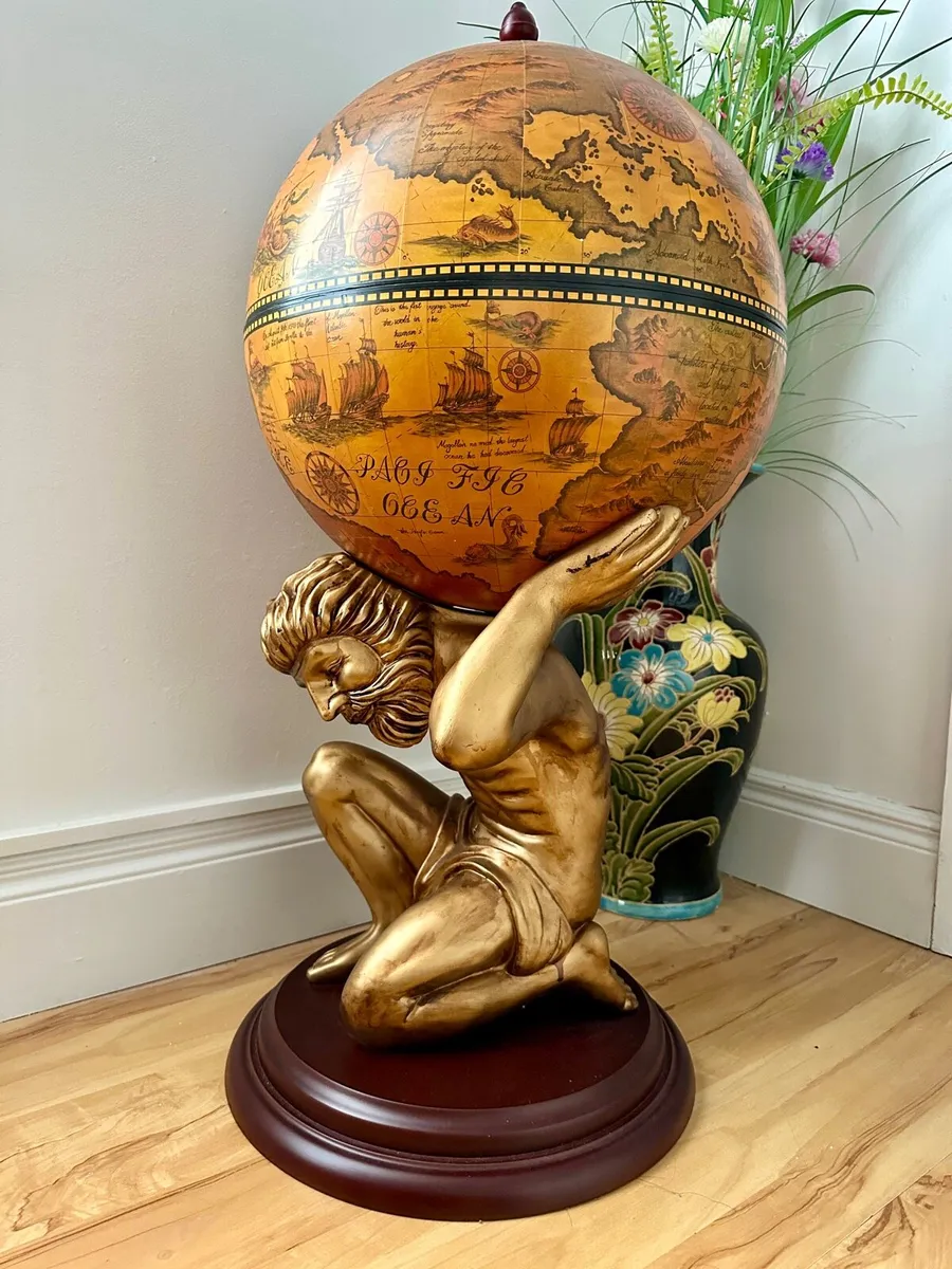 12.5kg Atlas Man Globe Drinks Cabinet - Image 2
