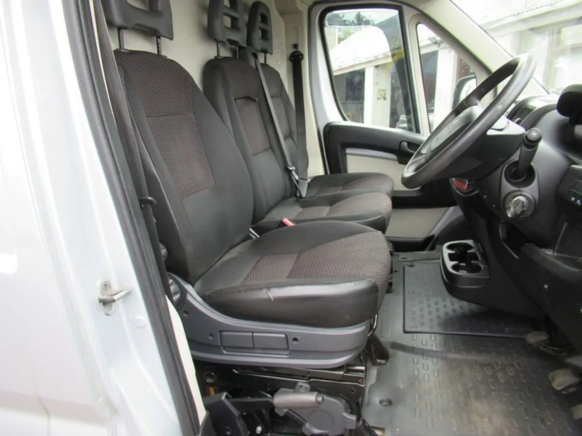 Peugeot Boxer 2.0 Bluehdi 335 Professional Panel - Image 3