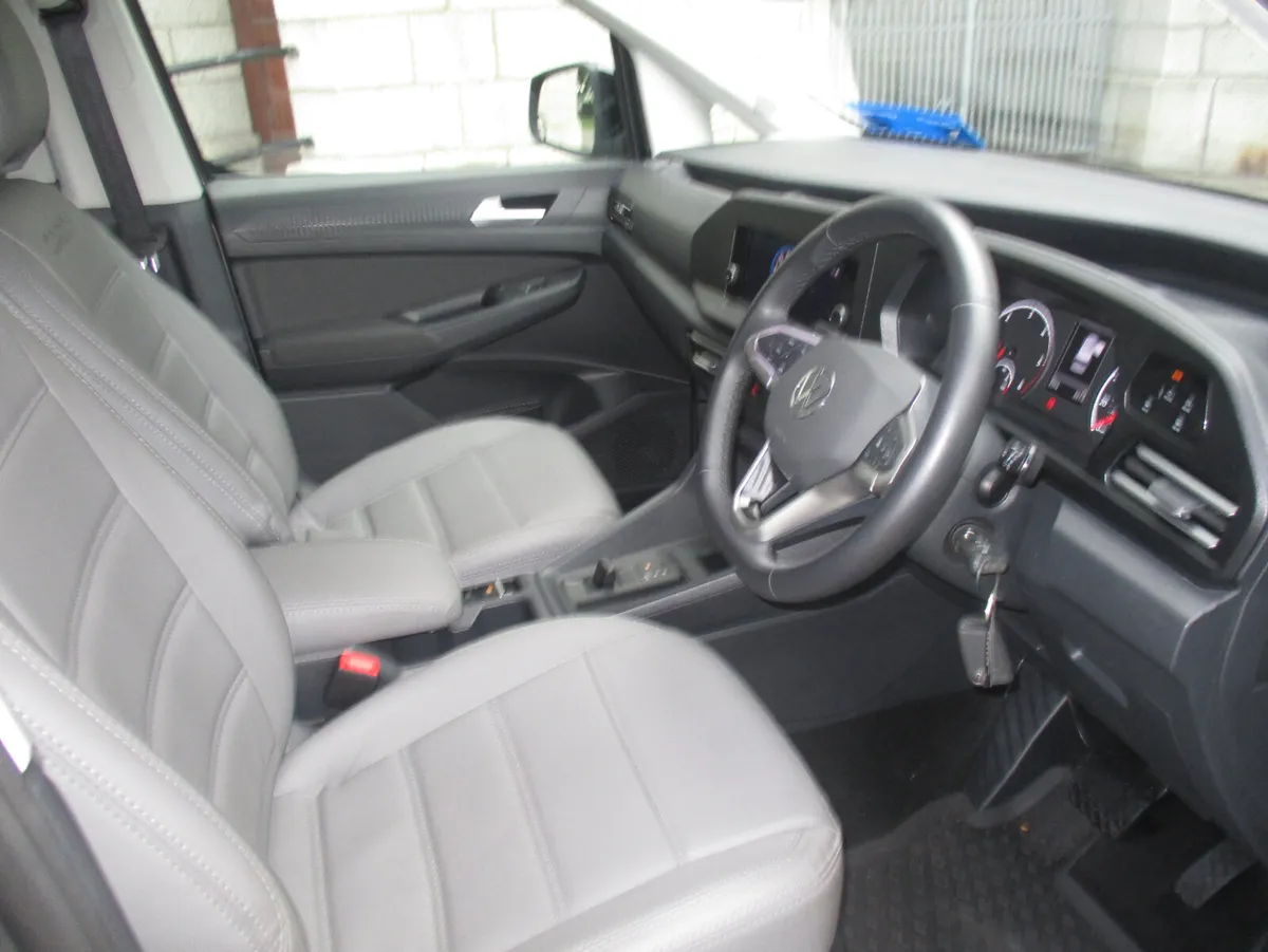 2023 VW CADDY 2.0 TDI AUTO WHEELCHAIR ACCESS TAXI - Image 3