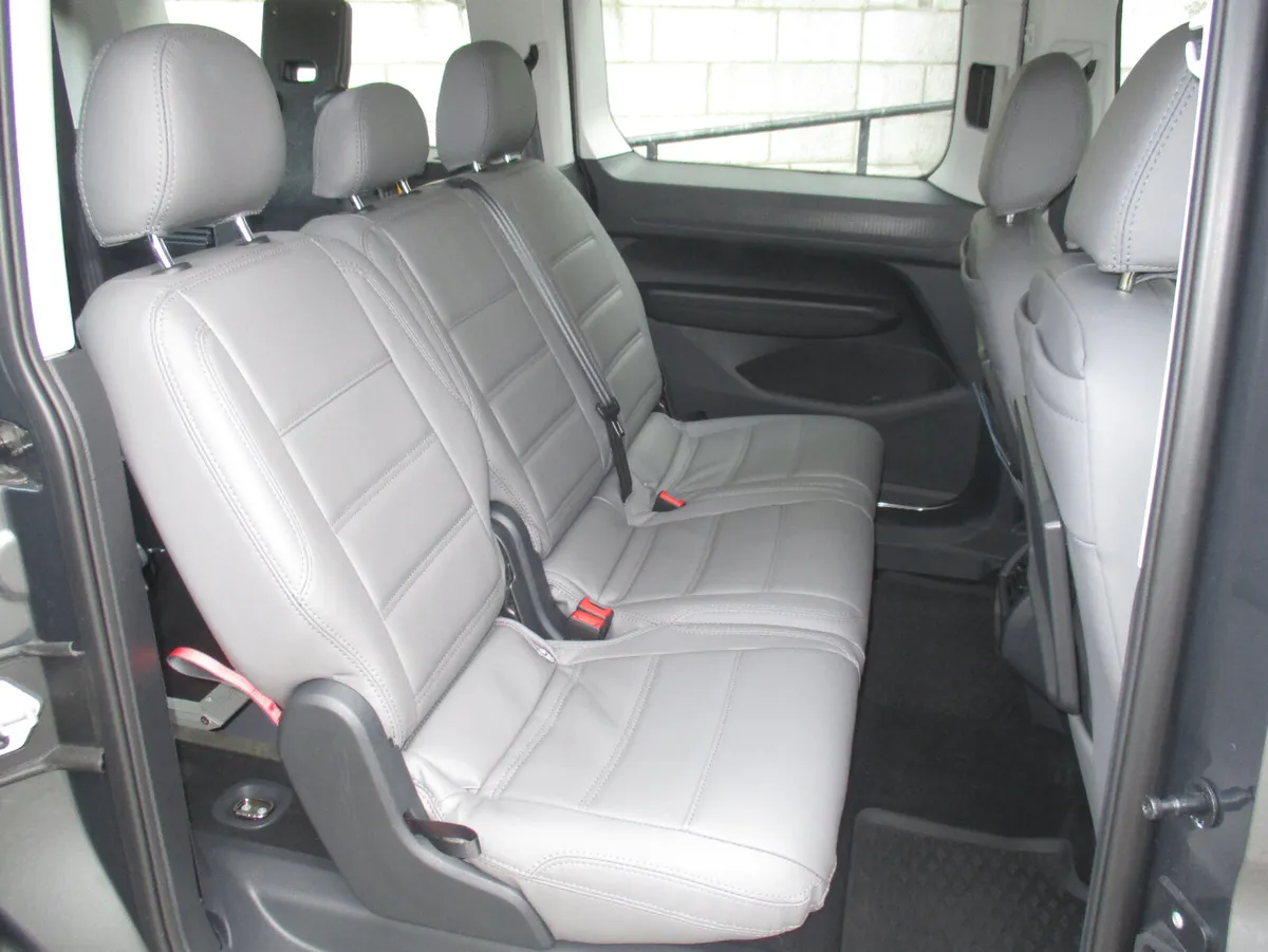 2023 VW CADDY 2.0 TDI AUTO WHEELCHAIR ACCESS TAXI - Image 4
