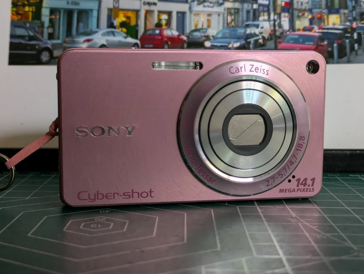 Sony Cybershot  14MP CCD🌈 camera Carl Zeiss💥 - Image 3