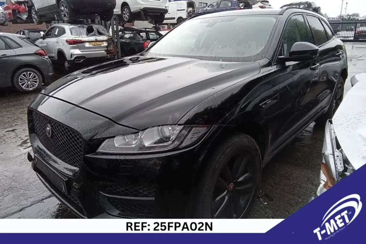 2016 JAGUAR F-PACE BREAKING FOR PARTS - Image 1