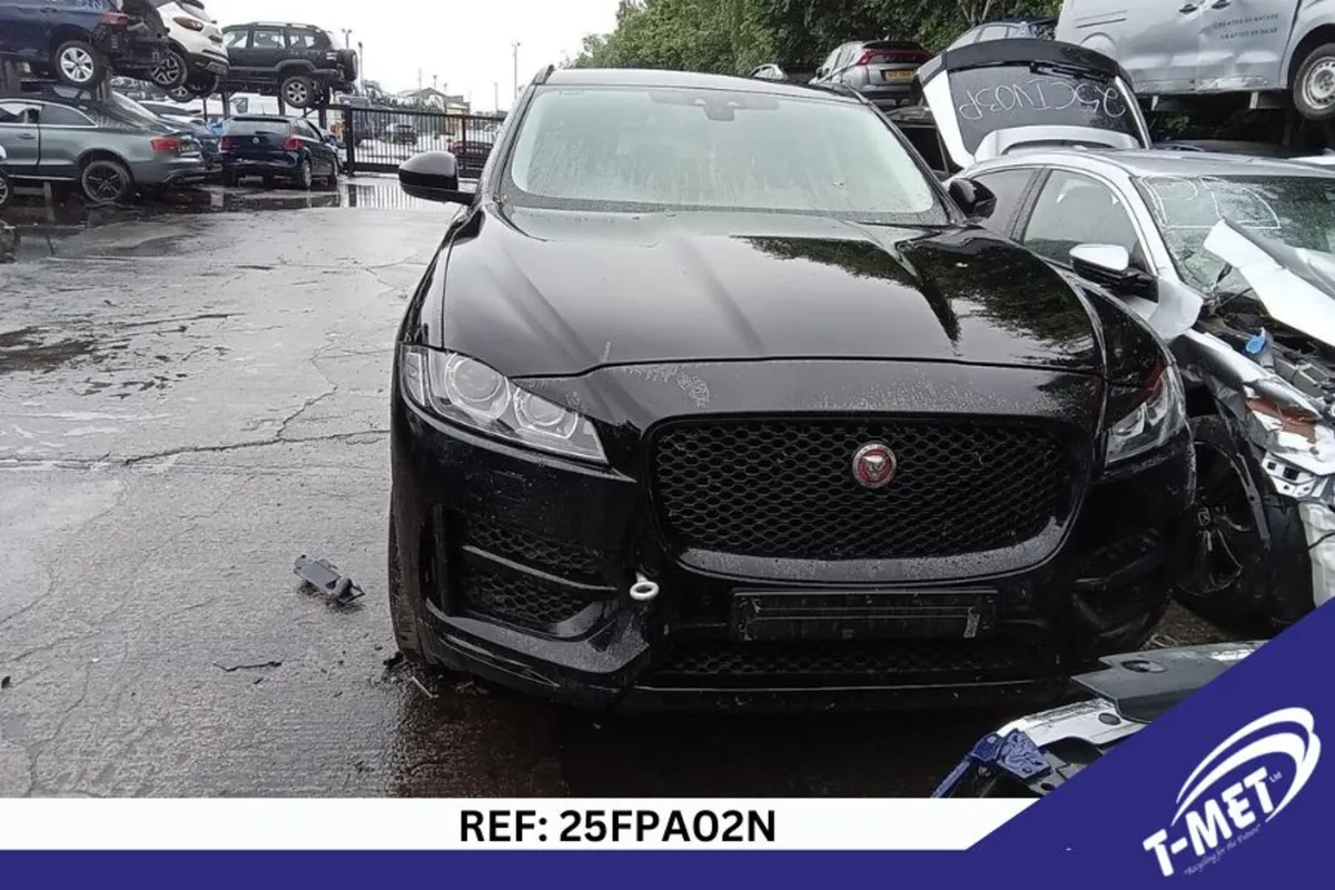 2016 JAGUAR F-PACE BREAKING FOR PARTS - Image 2