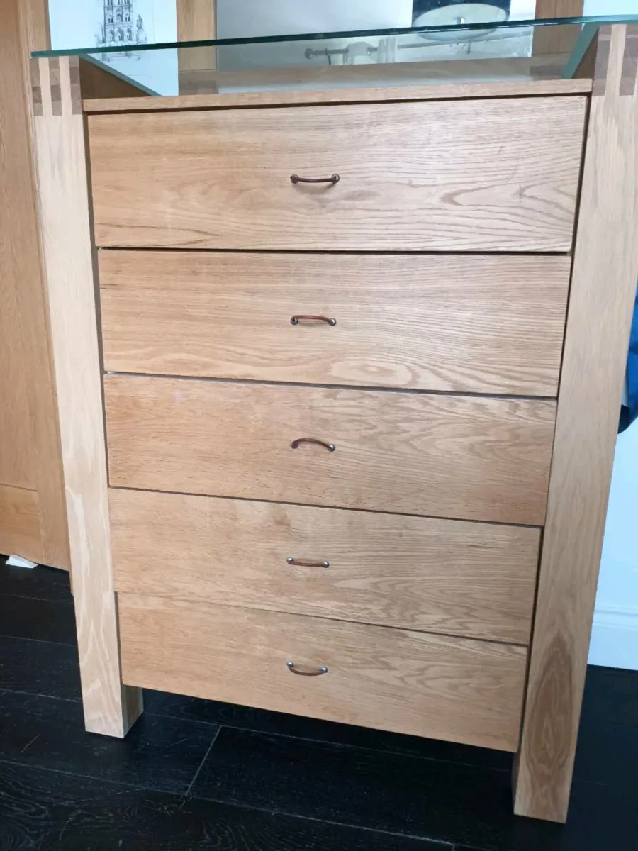 Solid Oak Chest of drawers - Image 1