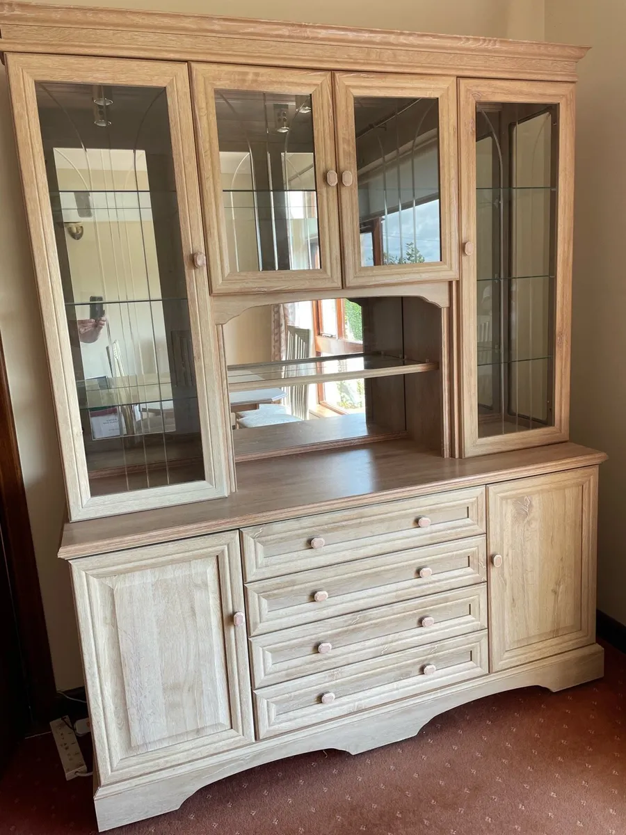 Display cabinet and matching table & chairs - Image 2
