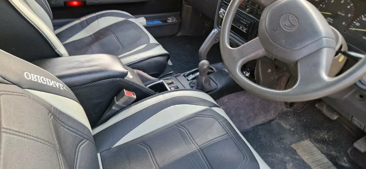 Toyota Hilux Surf 3.0 Automatic - Image 3