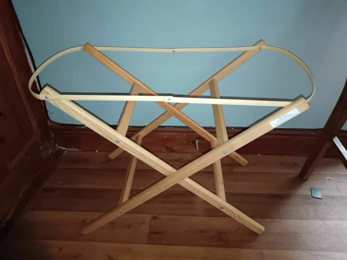 Moses basket stand